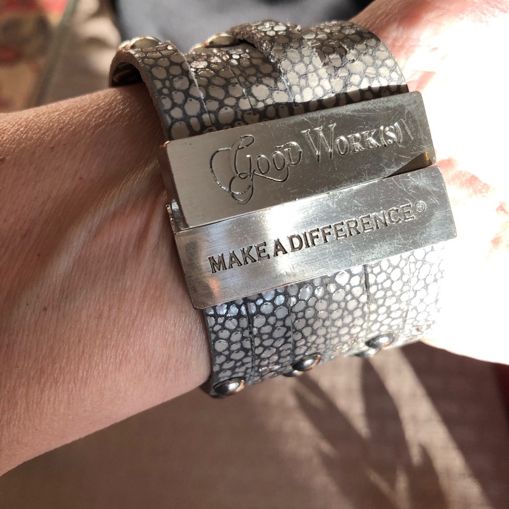 VINTAGE GOOD WISHES LEATHER MAGNETIC CUFF BRACELET - Picture 7 of 8